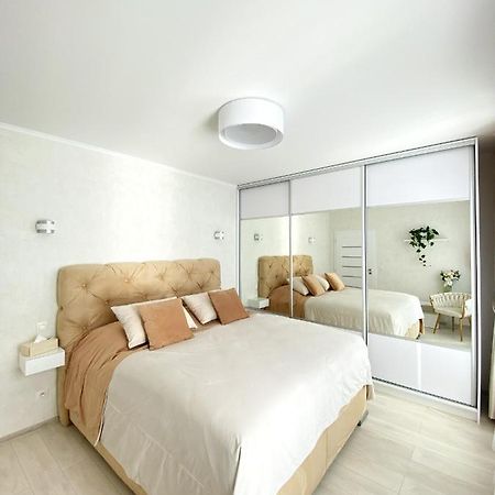 Die Eleganz - Apartment Near The City Center With Free Parking Bratislava Exteriör bild