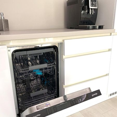 Die Eleganz - Apartment Near The City Center With Free Parking Bratislava Exteriör bild