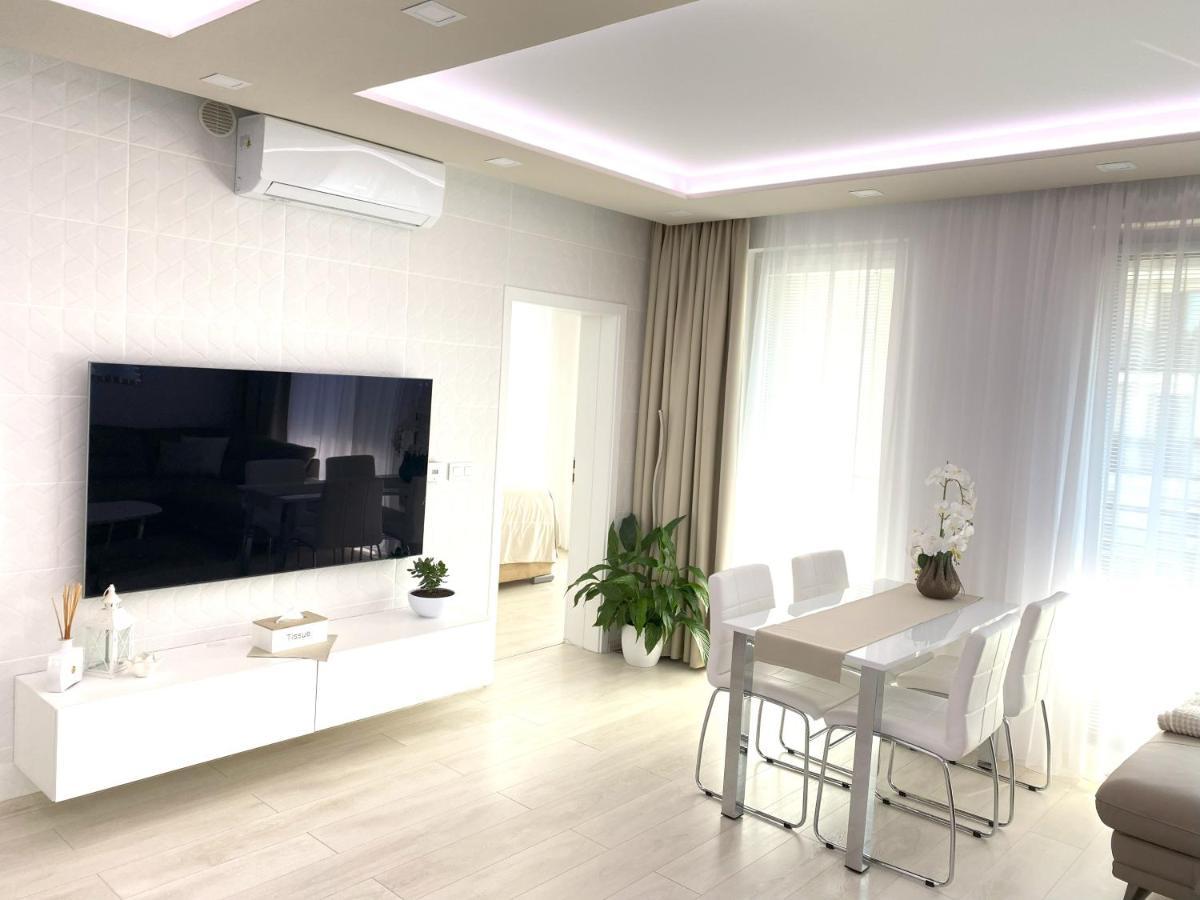 Die Eleganz - Apartment Near The City Center With Free Parking Bratislava Exteriör bild