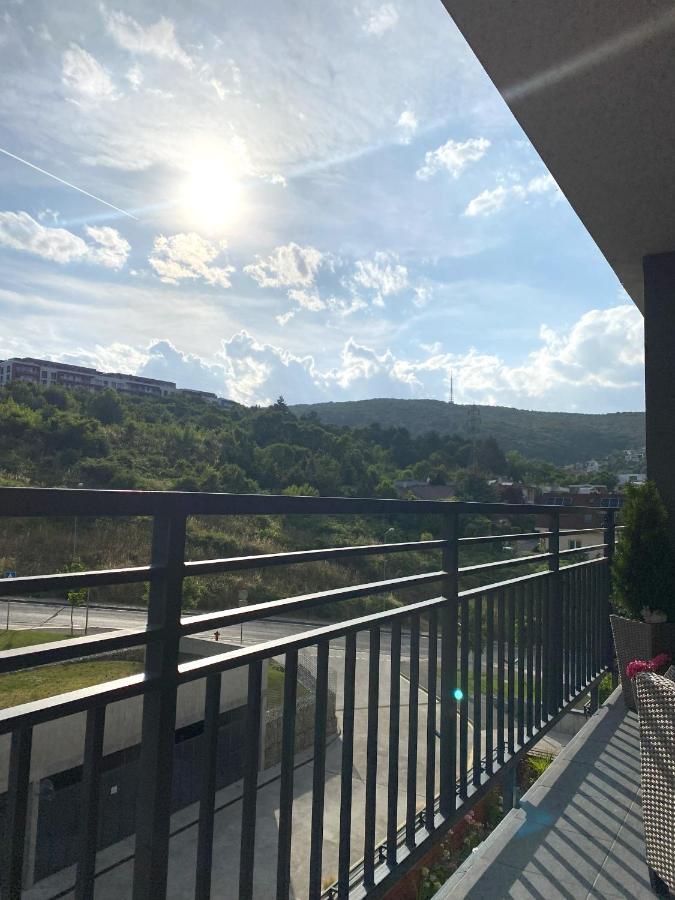 Die Eleganz - Apartment Near The City Center With Free Parking Bratislava Exteriör bild