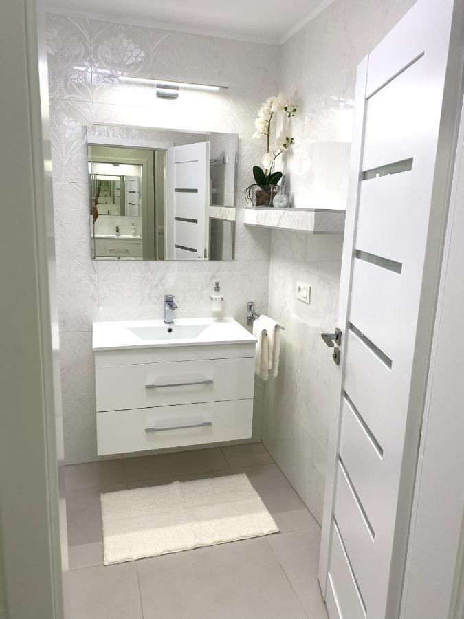 Die Eleganz - Apartment Near The City Center With Free Parking Bratislava Exteriör bild